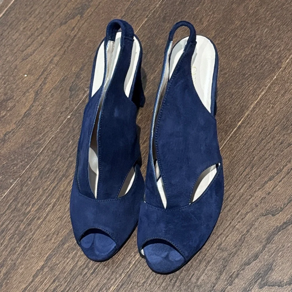 NWT Carvela Comfort Navy Suede Slingback Peep-Toe Heels Size 9
